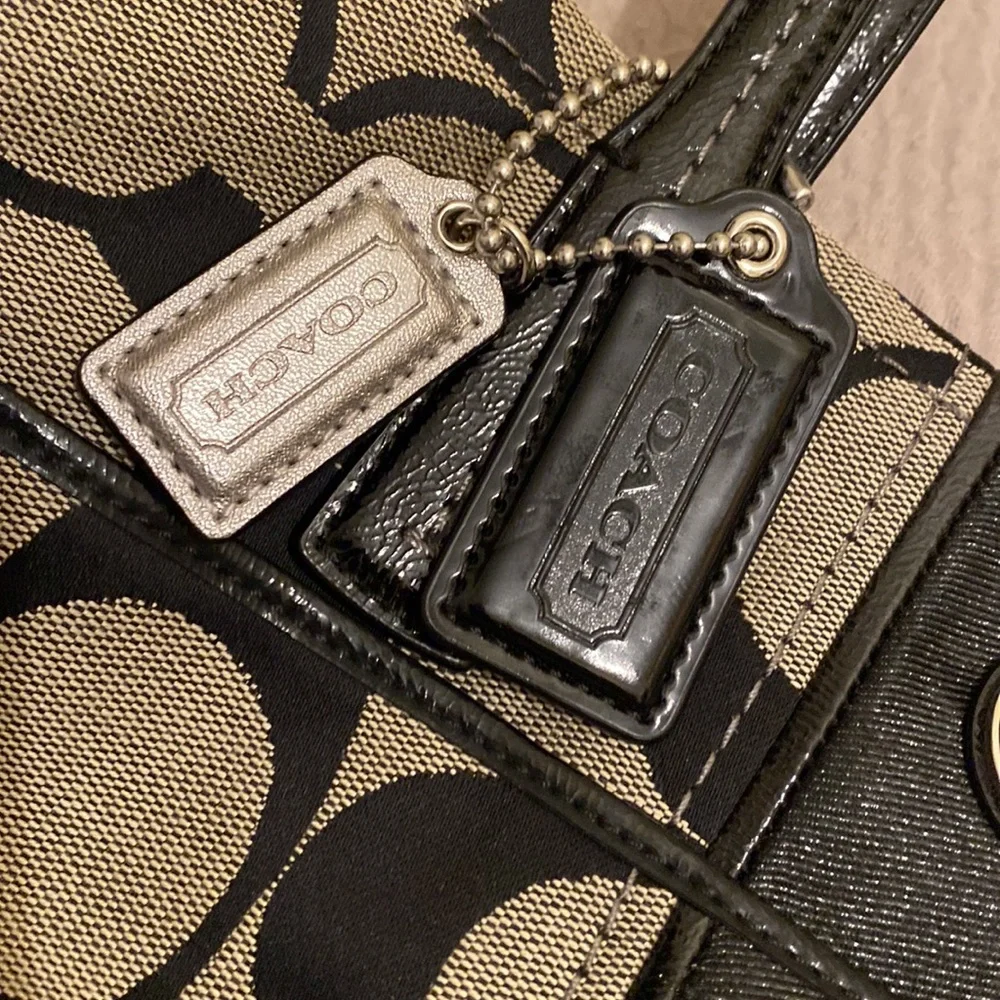 Coach Black and Cream Signature Tote. No. H1380-F25771